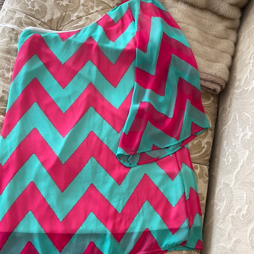 One sleeve short chevron dress